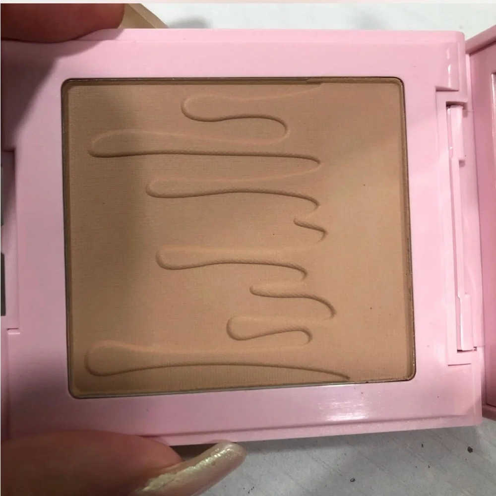 Kylie Cosmetics Pressed Bronzing Powder - Khaki